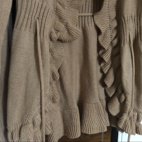 Elle Ruffled Cardigan - Picture 5 of 10